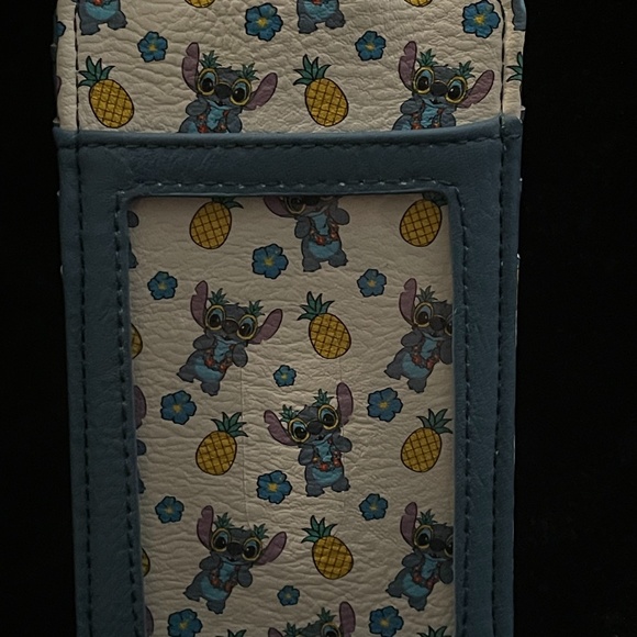 Disney Parks Aloha Stitch RFID Card Wallet NWT - Picture 2 of 3